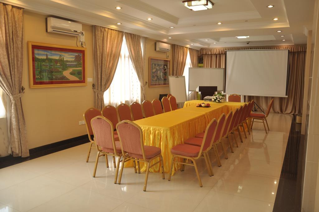 Golden Hill Hotel - Lashio Exterior foto